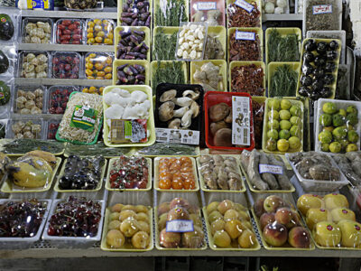 اتاق اصناف ایران: با گران فروشان برخورد می کنیم