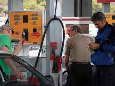 اعلام افزایش قیمت بنزین با پاکتهای محرمانه / گرانی بنزین مثل بمب در جایگاههای سوخت ترکید