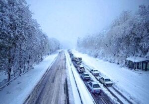 باران و برف گستره وسیعی از جادههای کشور را در بر گرفت