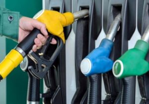 بنزین ۴ قیمتی در دستور کار دولت/ تکلیف سهمیههای بنزین چه میشود؟