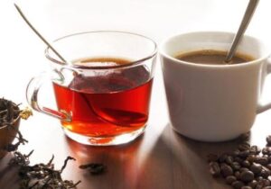 تاثیر مثبت چای و اثر منفی قهوه بر سلامت استخوان‌ این افراد