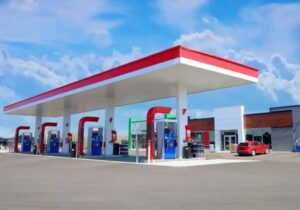 دفاع عجیب از افزایش قیمت بنزین / سفر شمال تا جنوب به قیمت یک بسته چیپس است!