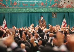 رهبر انقلاب: زن، کارگزار خانه نیست، مدیر است