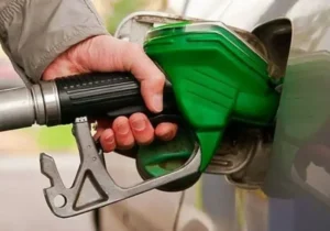 سهمیه سوخت در دوراهی کارت ملی و کارت بانکی