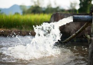 صادرات آب ایران در روزهای کم آبی و قطع آب شهروندان؟! + جزئیات