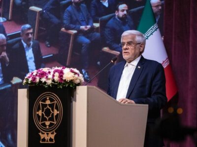 عارف: تورم تصمیمگیریها زمینه را برای فساد فراهم میکند