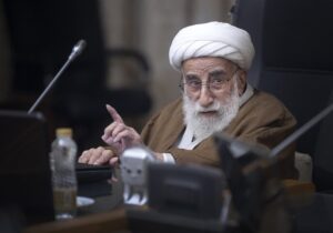 قوی کردن بنیه علمی بهترین راه مقابله با هجمههای فرهنگی است