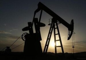 قیمت جهانی نفت امروز پنجشنبه ۱۳ شهریور ۱۴۰۴/ ادامه کاهش قیمت نفت در بازار جهانی