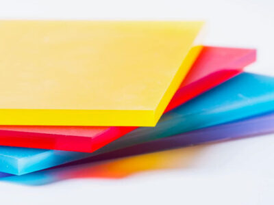 قیمت پلکسی گلاس چگونه محاسبه میشود؟ عوامل مؤثر بر هزینه