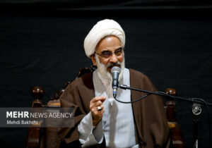 ملت ایران با وجود همه دشواریها پای انقلاب و ولایت ایستادهاند