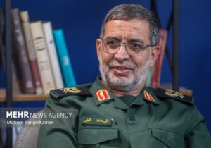 نائینی: دشمن میخواهد از دستاوردهای پهپادی ما استفاده کند