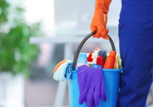 هزینه های ثبت شرکت خدماتی نظافتی چقدر است؟ لیست دقیق هزینه های ۱۴۰۴