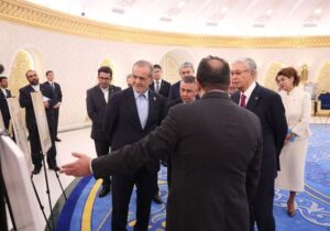 پزشکیان از نمایشگاه اسناد تاریخی ایران درباره آسیای مرکزی بازدید کرد