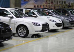 چرا دولت فقط به قیمت خودرو چسبیده است؟ | نرخ خودروها قربانی نوسان ارز