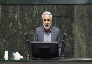 کارمندان، نیروهای مسلح و مردم در شرایط سخت اقتصادی به سر می برند