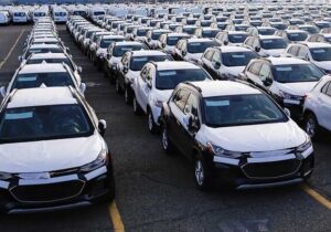 اولین محموله واردات خودرو شامل ۶ هزار دستگاه وارد بندر آپرین میشود