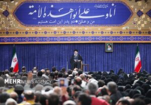 بازاری‌ها وفادارترین قشر به نظام هستند/ در مقابل دشمن کوتاه نمی‌آییم