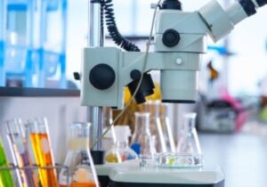 تأکید مدیرکل آزمایشگاه مرجع غذا و دارو بر نوسازی تجهیزات آزمایشگاهی