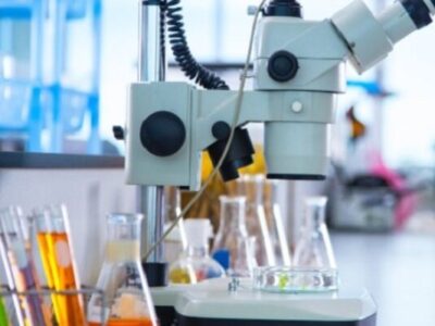 تأکید مدیرکل آزمایشگاه مرجع غذا و دارو بر نوسازی تجهیزات آزمایشگاهی