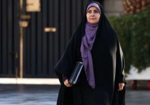 وزیر راه:
                خط راه‌آهن چابهار – زاهدان تا پایان سال تکمیل می‌شود