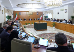 پزشکیان: حضور هنرمندان در صحنه در فضای غبارآلود اخیر قابل تقدیر است
