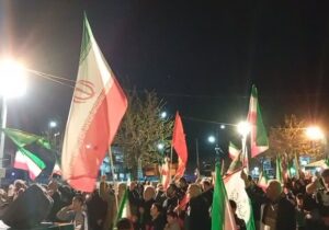 اجتماع شبانه مردم فراهان در حمایت از رهبر انقلاب و نیروهای مسلح