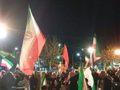 اجتماع شبانه مردم فراهان در حمایت از رهبر انقلاب و نیروهای مسلح