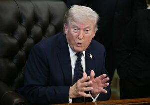 بلومبرگ: پستهای ترامپ به مذاکرات با ایران آسیب زده است