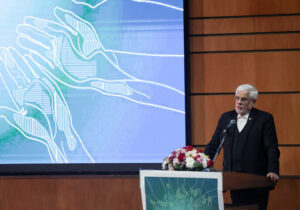 تأکید عارف بر پایداری ارتباطات در شرایط جنگی