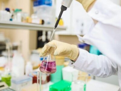 تجربه جنگ باید مبنای اصلاح نظام تأمین دارو قرار گیرد