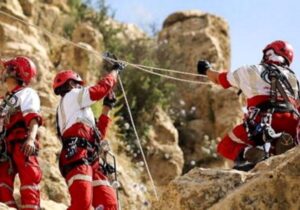 تلاش‌های تیم‌های امداد و نجات هلال احمر برای یافتن نوجوان ۱۳ ساله