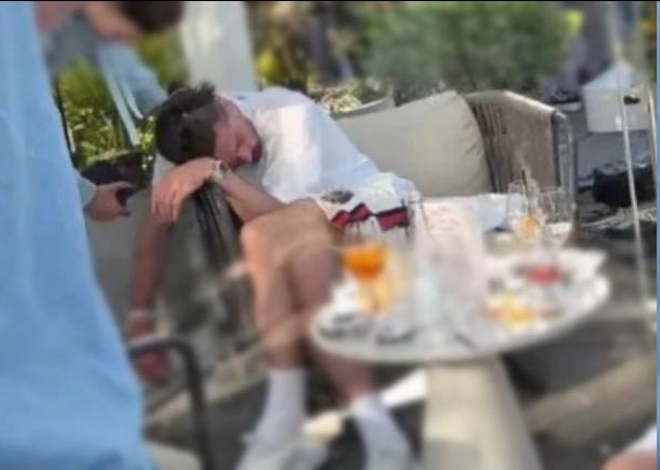 حال خراب بازیکن لیگ برتری پس از خوشگذرانی عجیب! + عکس ۱۸+ حال خراب بازیکن لیگ برتری پس از خوشگذرانی عجیب! + عکس ۱۸+