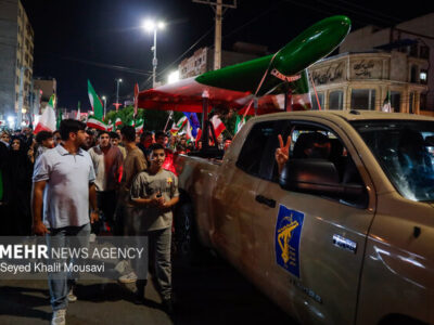 حضور عروس و داماد آستانهای در پنجاه و سومین اجتماع شبانه
