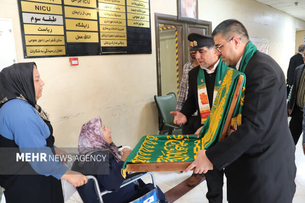 خادمان رضوی به بیمارستان برازجان رفتند؛ دیدار با خانواده شهدای دشتستان خادمان رضوی به بیمارستان برازجان رفتند؛ دیدار با خانواده شهدای دشتستان