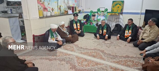 خادمان رضوی به بیمارستان برازجان رفتند؛ دیدار با خانواده شهدای دشتستان خادمان رضوی به بیمارستان برازجان رفتند؛ دیدار با خانواده شهدای دشتستان