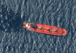 سرگردانی ۸۰۰ کشتی در خلیج فارس/ مالکان نفتکش‌ها حرکت نمی‌کنند