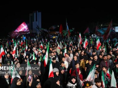 لانچر و موشک در تجمع مردم احمدآباد مشهد