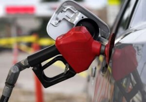 مردم به شایعه توقف تولید بنزین توجه نکنند/ واقعیت ماجرا چیست؟