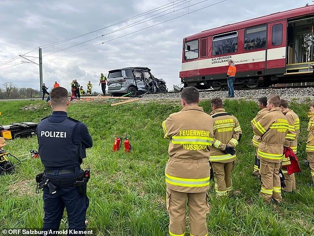 مرگ مشکوک دروازهبان آرسنال و یوونتوس در تصاف خودرو با قطار مرگ مشکوک دروازهبان آرسنال و یوونتوس در تصاف خودرو با قطار