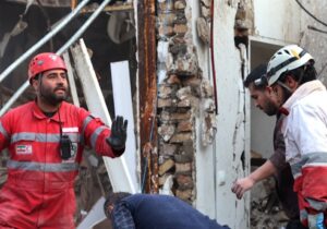 نجات ۴۱۰ نفر از زیرآوار در تهران/ آتش نشانی خبر داد