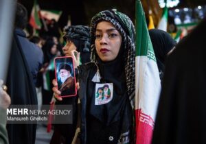 پرچم ایران بر فراز شبهای اقتدار شاهرود؛مردم مقاومت را فریاد میزنند