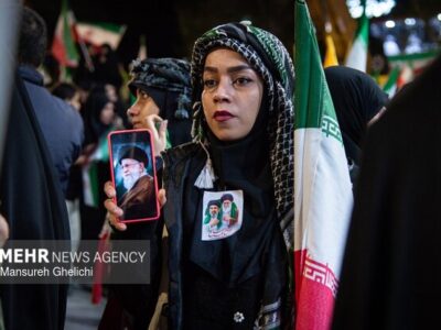 پرچم ایران بر فراز شبهای اقتدار شاهرود؛مردم مقاومت را فریاد میزنند