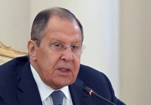 گفتگوی لاوروف با همتای اماراتی خود درباره تنگه هرمز