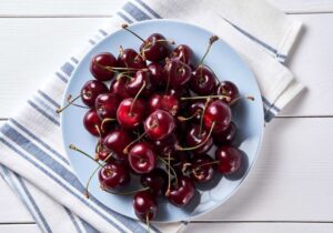 گیلاس قرمز تیره روند پیشرفت سرطان سینه تهاجمی را کُند می کند