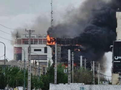 آتشسوزی شدید یک مرکز خرید در فاز ۴ اندیشه