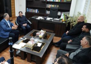 تجلیل مخبر از دو قهرمان پرافتخار وزنهبرداری کشور