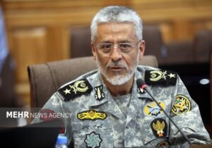 دریادار سیاری: آمریکا در جنگ با ایران شکست خواهد خورد