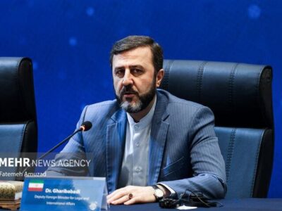 غریبآبادی: ترامپ «تهدید» را در قالب فرصت صلح مطرح میکند