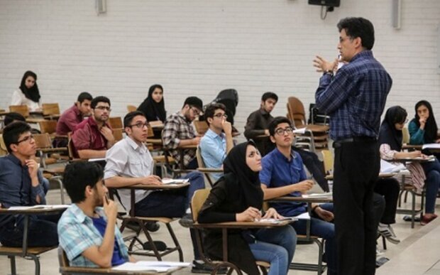 از تهران تا ریاض؛ مقایسه حقوق استادان دانشگاه و یک فاصله نگرانکننده؛ «دانشگاها دارد از هیات علمی خالی میشود» از تهران تا ریاض؛ مقایسه حقوق استادان دانشگاه و یک فاصله نگرانکننده؛ «دانشگاها دارد از هیات علمی خالی میشود»