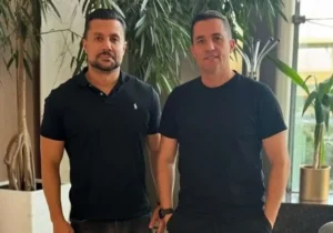 اوسمار و دستیارش به تهران رسیدند